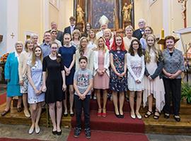 Udílení svátosti biřmování v bazilice Všech svatých v České Lípě